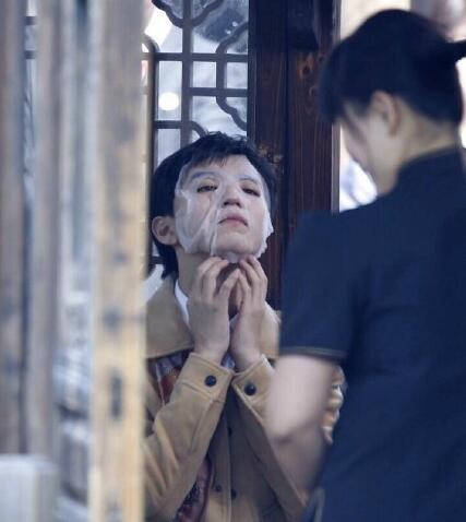 Ī��������Ц�� ������¼��Ŀ��϶һ����������Ĥ