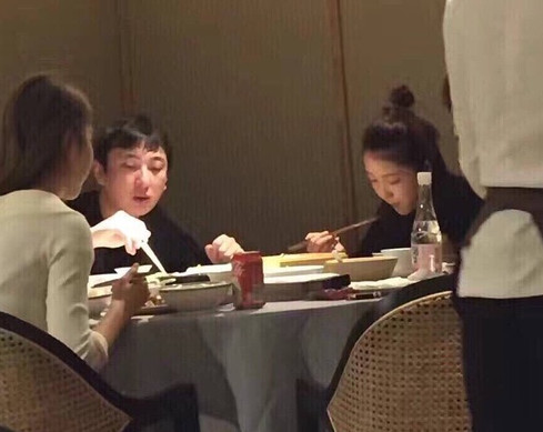 王思聪示爱张小蒙 认养大熊猫取名为“萌七”