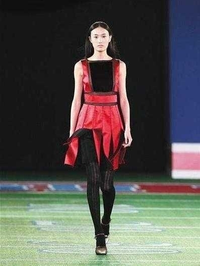 ����Ϊ���»��Ӱ���, ȴ���䵽ҹ���̽�, �ֺͳ�ģ����Ů��