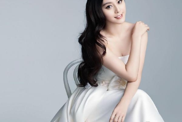 ͬ�������»�����Ů�ˣ�һ���ȷ���������һ���������˸�Ȣ��