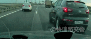 �������ˣ�Ŀ�⳵�ٽӽ�100���˾��ֻ��Ŀ�ͷ�Ħ�л����ɢ