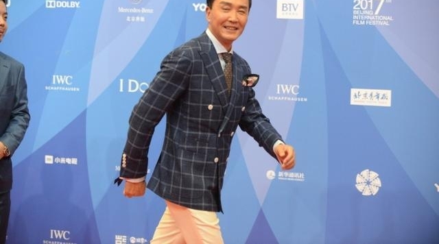 ���߽챱�����ʵ�Ӱ�ڿ�Ļ���￵�����������Ů����������ѹ��