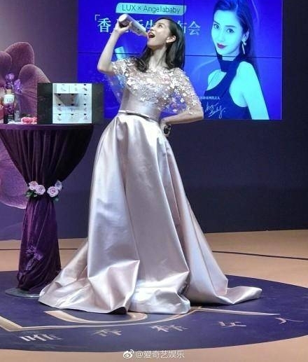 Angelababy�����״���������ʮ�㣬���ȸ�Ц����������