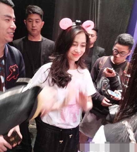Angelababy�����״���������ʮ�㣬���ȸ�Ц����������
