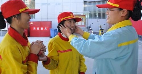 ���켫���������飬�ù˿ʹӴ˰��ϼ���վ