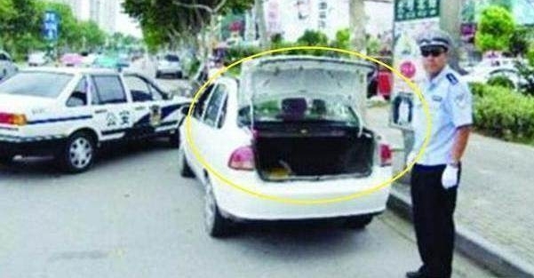 һ�ų�Υͣ������ֻ��һ�����ﳵ��ֻ�����������俪�ţ�