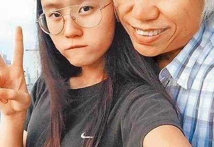 ��ԡ�ү���� ��һֱ����ý���ע�����ձ����ƣ�Ů����������