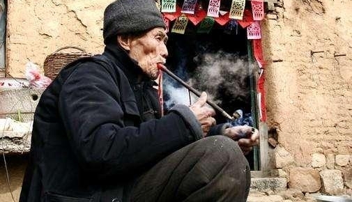 Ϊʲôũ�����һЩ������Ը�¶����ϣ�Ҳ��Ը�����Ů��סһ��