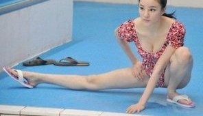 �����������ղμ���ˮ������Ů�ǣ�ֻ����һ���ߺ�����糱��