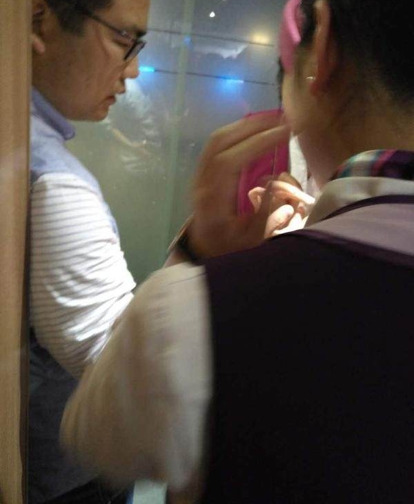 ֣��С������ϾͲ��ֱ����� ��Ů�߽����鴦��