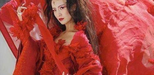 �����µ�Ů��˭��ޣ���ʫʫ���ģ���һ��³�������