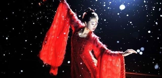 �����µ�Ů��˭��ޣ���ʫʫ���ģ���һ��³�������