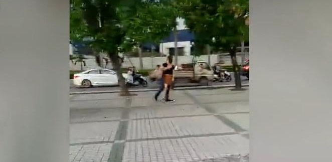 ����һ����Я���˴�ԭ�䣬ˤ�������ԡ�Ū���㡱