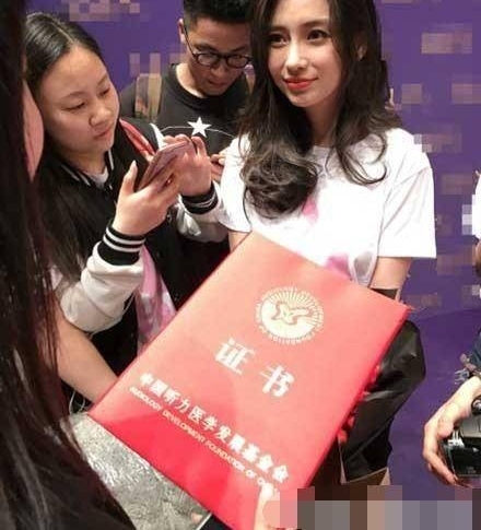 Angelababy�����״���������ʮ�㣬���ȸ�Ц����������