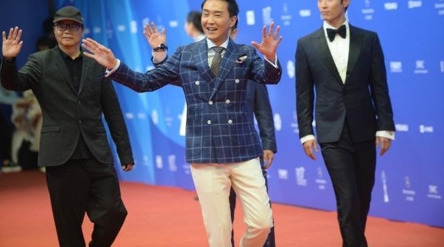 ���߽챱�����ʵ�Ӱ�ڿ�Ļ���￵�����������Ů����������ѹ��