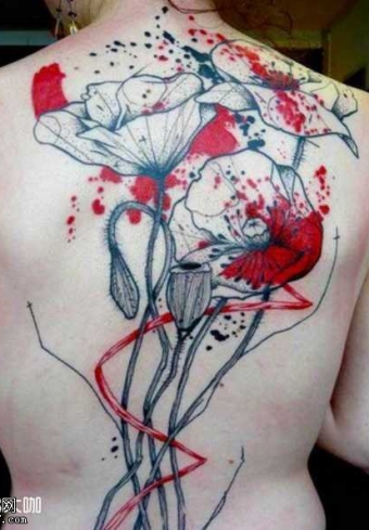 背部花朵纹身图案