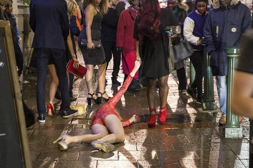 ��ҹ��������Ů��ϯ�ض�˯����·�˽���