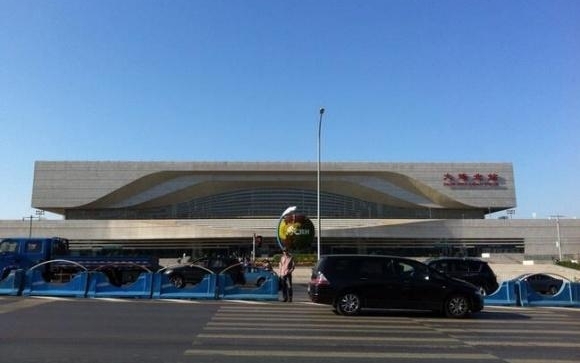 ��������·���𳵻����磡���Ӻᴩ11�ų�����ײ��20��