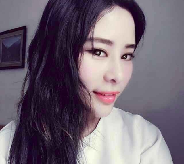 ��������Ů�򡰿��ư������ߺ죬�����飡