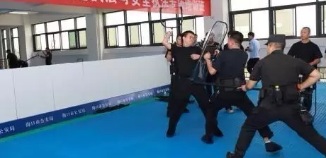 ��籦���㶵ͻȻ��ը���С����֫��������