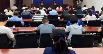 Ů��ѧ������4�꺢ͯ ֻ������̫����