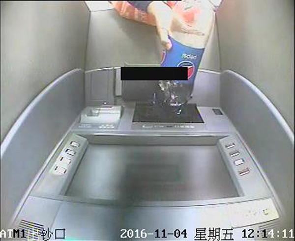 ����Ů����绰թƭ ����ƭ�Ӻ�����ATM���ﵹ����