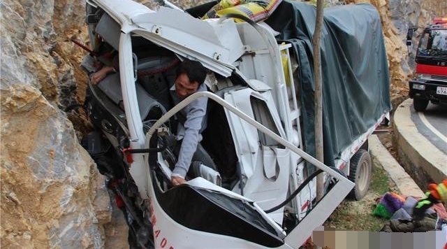 С����ɲ��ʧ��ײ���ұڣ���ͷϡ�� ��������ɹ�Ӫ��2��