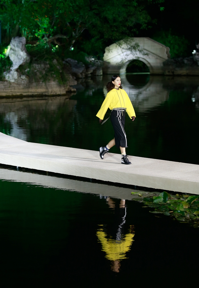 ��˾�����ݽ���ʵ��ʱװ��