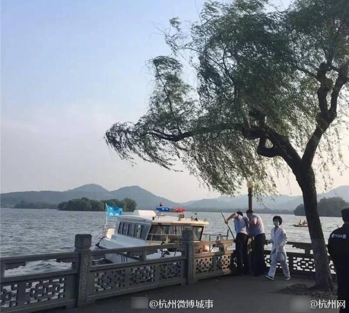 ������������һ�߸�ʬ