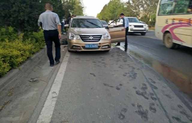 �Ӱ�������ӭ���߲�ˮ���г���ԭ��й©