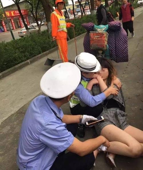 ����һŮ������������������� ·������һ��ץס