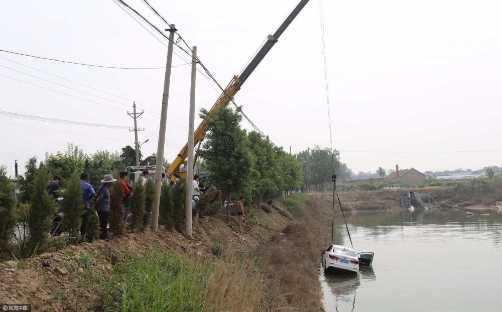 ɽ������һС�γ�ʧ�س������ ˾����������