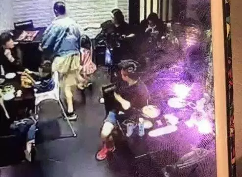 Ů��ѧ������4�꺢ͯ ֻ������̫����