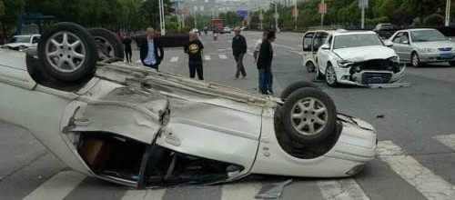 ���ٹ��� ʮ��·����ײ������ʧ�ط�����ʮ��