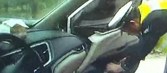 Ů����֤��ʻ���ϲ������� ����ǧԪ������