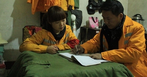 90����·Ů���ع���һ�죬һ���������Ѱ�