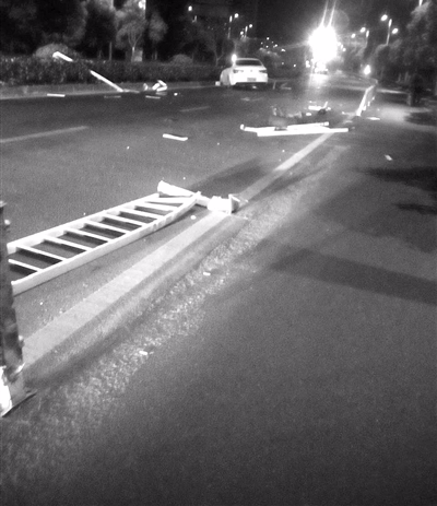 �賿���ݿտ���·�� ��ɫ�γ�����ײ��ǻ��������ﳵ��