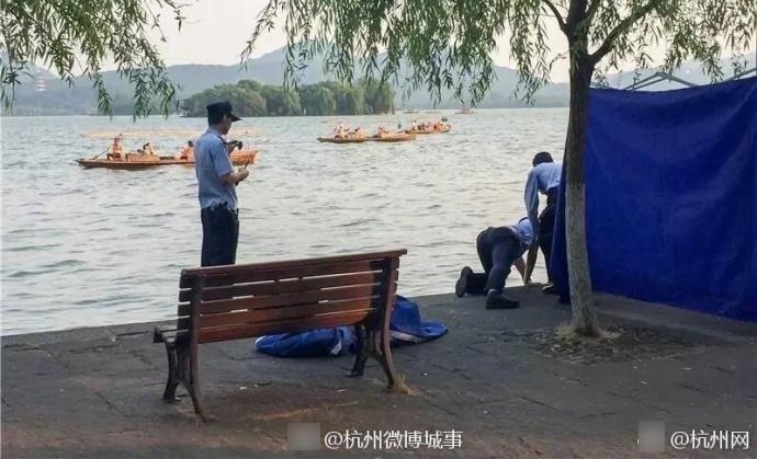 ������������һ�߸�ʬ