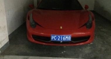 ������ǧ���ܱ����ſᣬ���Դ����ƺ�ȴ��·�˳�Ц