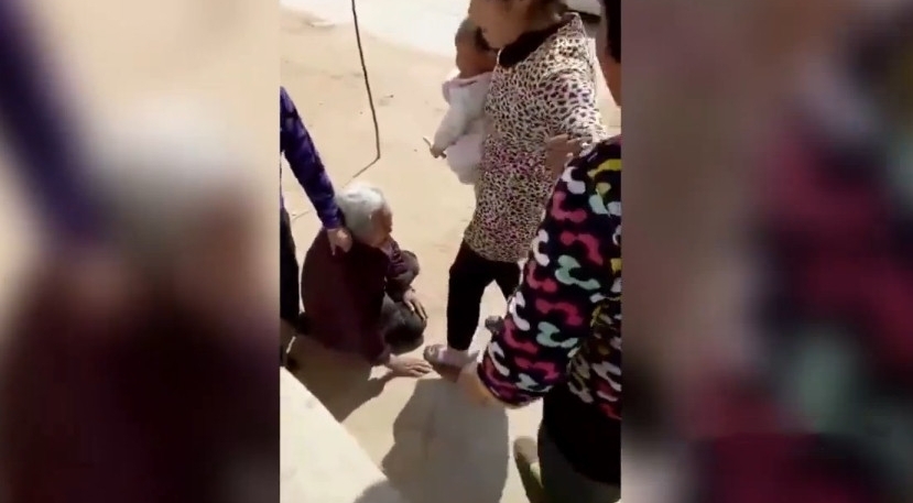 5Ѯ���赱��Ź��8Ѯ��ĸ��һ�Ų��ڶ����ϣ���һĻ�����˷�ŭ��