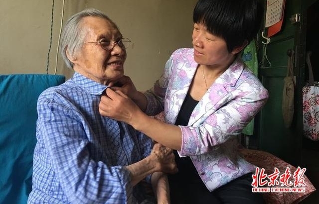 ĸ�׽��������¾���Ů������ Ϊĸ���