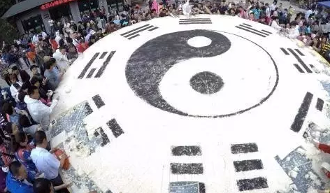 Ů��ѧ������4�꺢ͯ ֻ������̫����