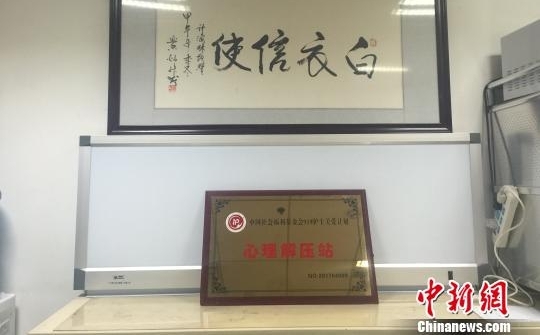 ̽�������׸���ʿ��������ѹվ����һ��һ��������Ϊ��ʿ����