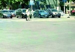 ���������˹���·���г���ͣʻ����