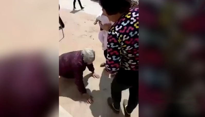 5Ѯ���赱��Ź��8Ѯ��ĸ��һ�Ų��ڶ����ϣ���һĻ�����˷�ŭ��