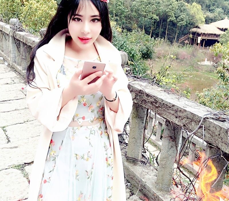 ��������Ů�򡰿��ư������ߺ죬�����飡