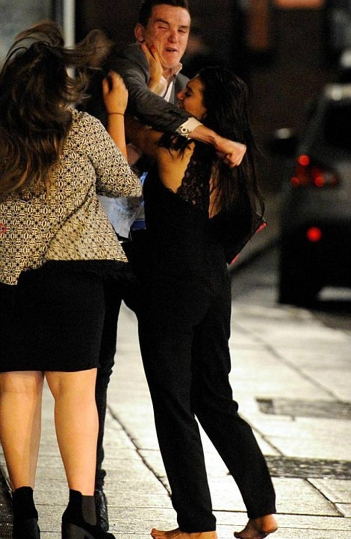 ��ҹ��������Ů��ϯ�ض�˯����·�˽���