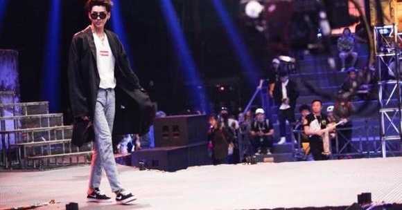 ���ෲ����Խ��Խ���˿����������Ǵ��켦ë���Ǵ�˯�£�