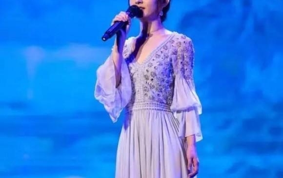 ����ӱ���������ִ�������ʱ���ִ󷽣������ѵ����۾�һ����