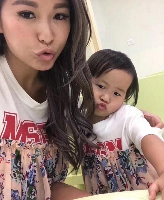 ���̻�ǰ�޶���ΪŮ������ ����ǰ�����̻���Ӱ